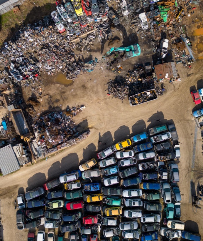 Casse auto agréée à Moissac – vue aérienne d’un centre VHU et parc de véhicules hors d’usage.